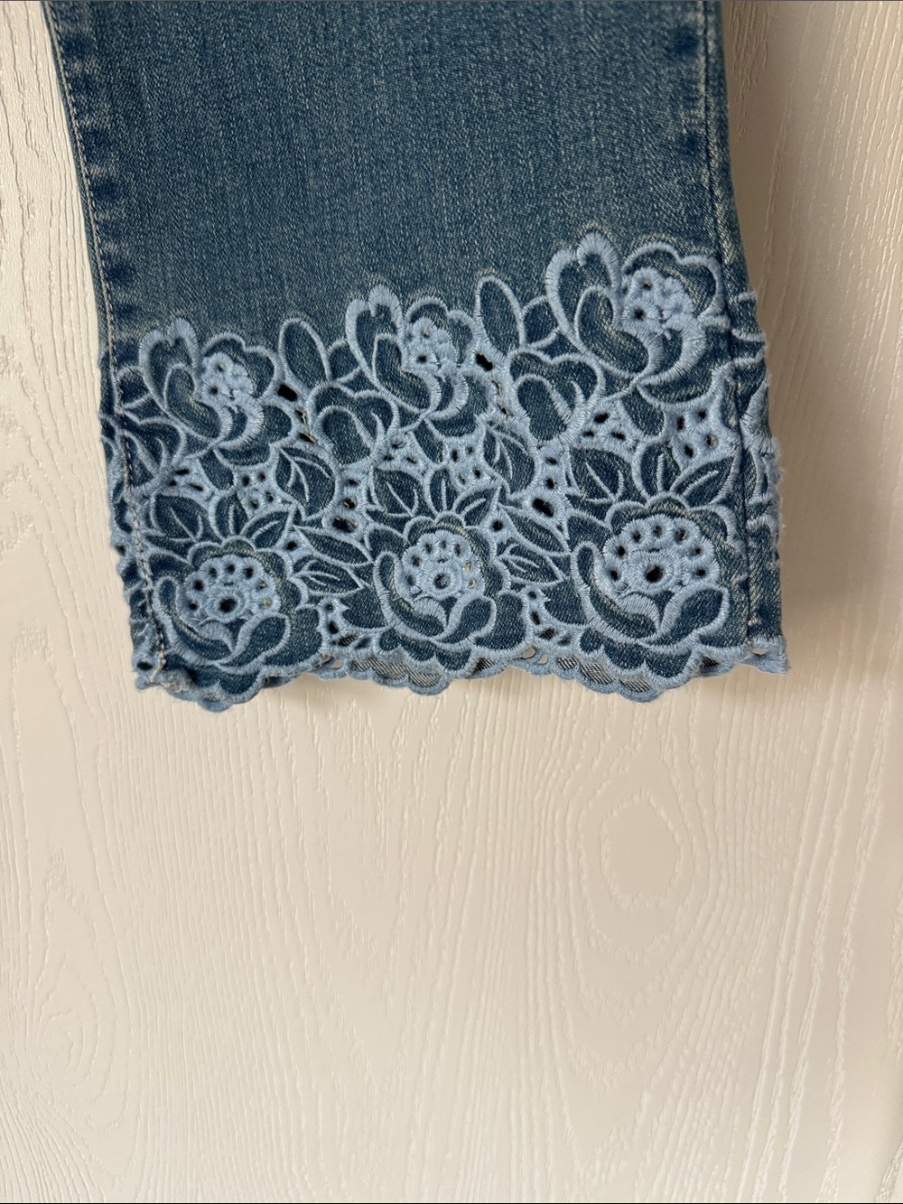 Ralph Lauren Medium Blue Cropped Jeans with Lace Hem - Picture 4 of 5
